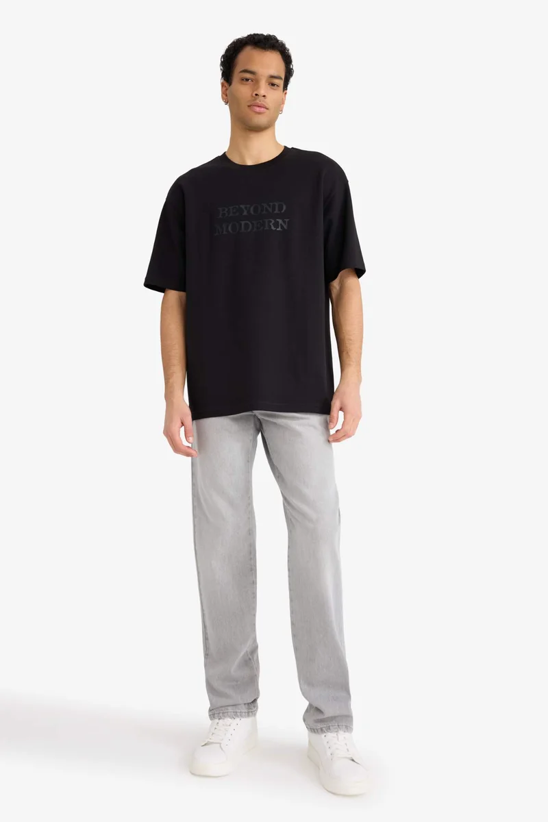 ديفاكتو Boxy Fit Crew Neck Short Sleeve T-Shirt
