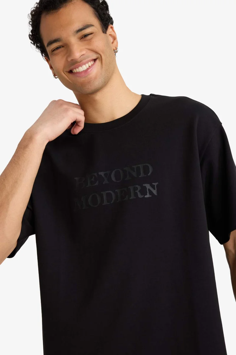 ديفاكتو Boxy Fit Crew Neck Short Sleeve T-Shirt
