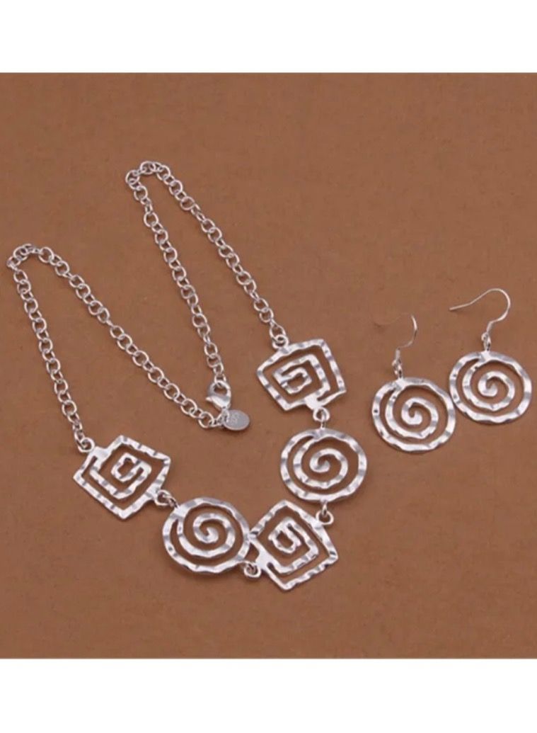 NEW STYLE Luxury & Elegant 925 Silver Plated Necklace & Earrings Set