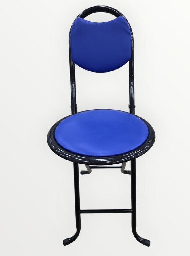 A folding chair with a padded seat and backrest, featuring a practical and comfortable design and a sturdy metal frame, suitable for everyday sitting and use at home, in the office, and in the hospitality industry. - Image 2