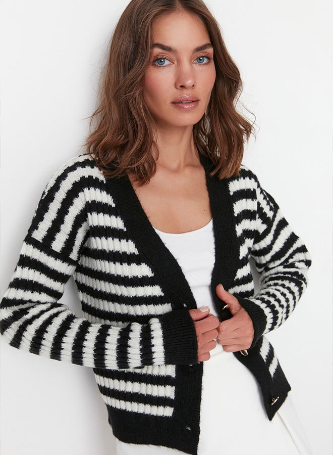 trendyol Soft Textured Striped Knitwear Cardigan TWOAW23HI00266 - Image 5