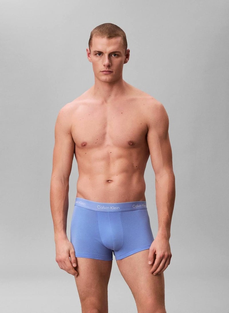 كالفن كلاين طقم سراويل داخلية قصيرة بخصر منخفض من تشكيلة Icon Cotton Stretch من 3 قطع - Image 2