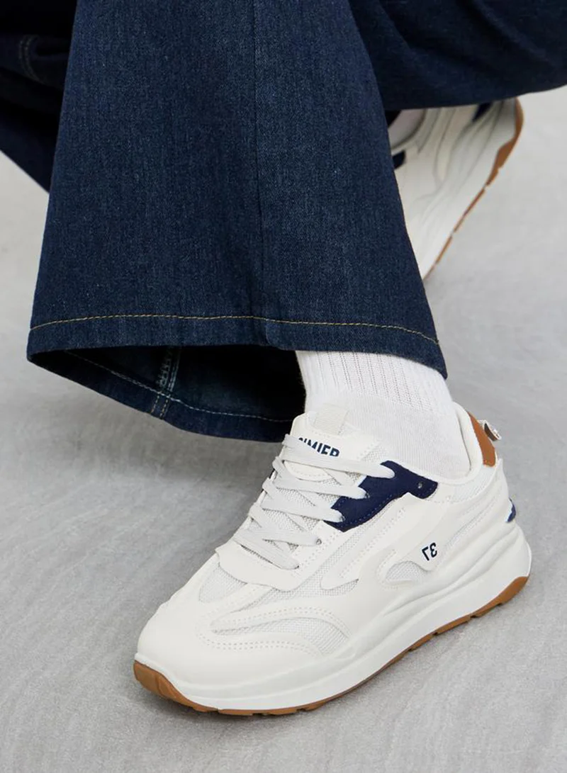 ستايلي اكتيف سنيكرز برباط مزين بالدانتيل