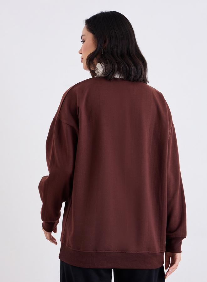 ستايلي سويت شيرت طويل بتفاصيل شارة - Image 4