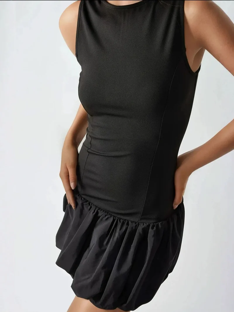 زوبعة فستان بياقة مستديرة وأكمام بالون