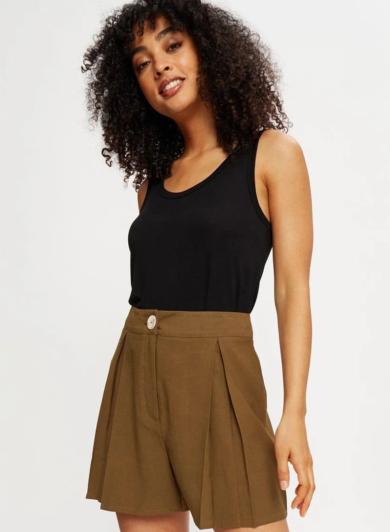 DOROTHY PERKINS Pleat Detail Tailored Shorts