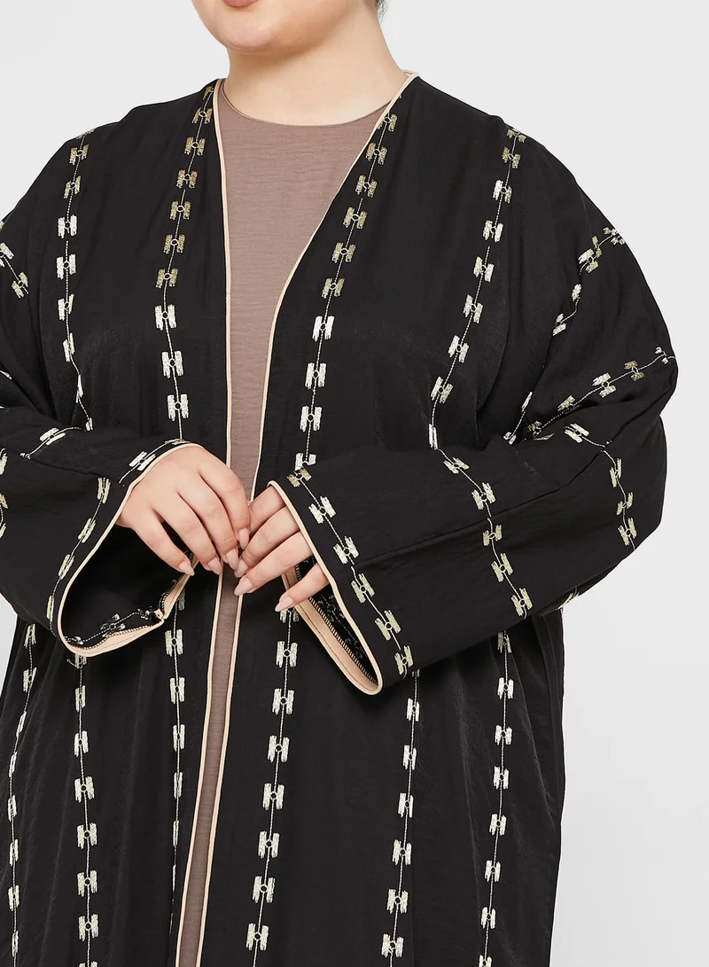 Khizana Embroidered Detail Abaya With Sheila