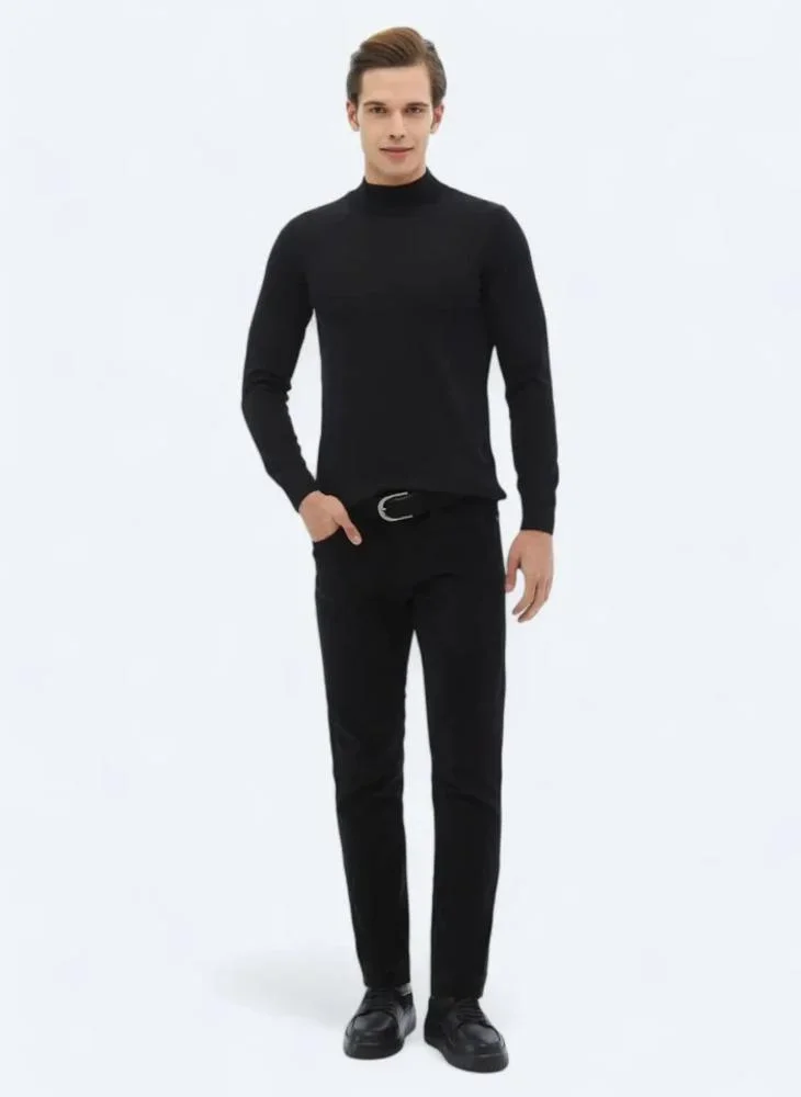 كيب بنطال قطني أسود منسوج بقصة ضيقة مناسب للإطلالات الكاجوال