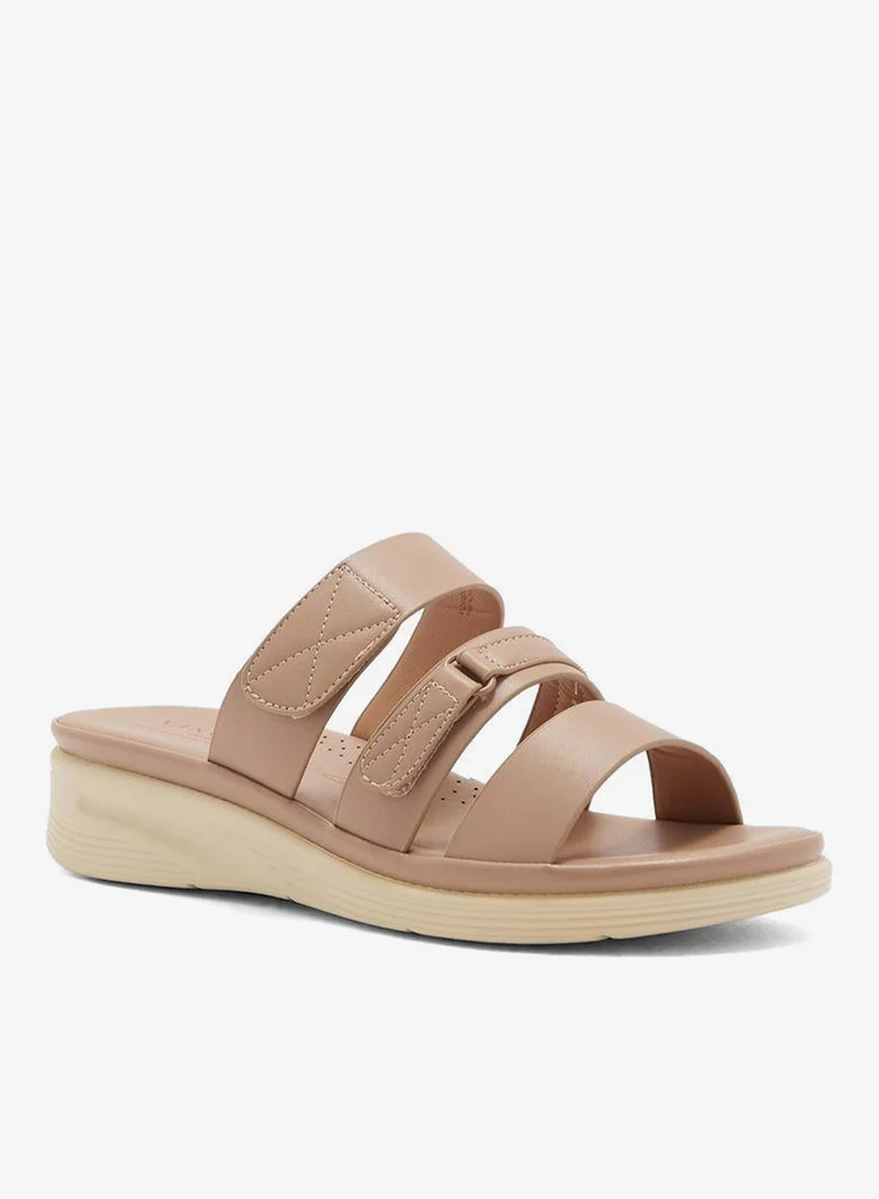 فينتشي صندل بكعب عريض متوسط الارتفاع وأشرطة متعددة