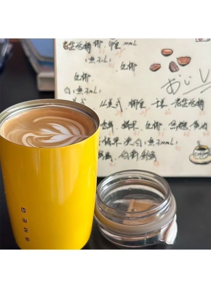 سميج كوب قهوة للسفر من Smeg، كوب معزول للمشروبات مع غطاء مضاد للتسرب، كوب قهوة طويل الأمد مع غطاء، ترمس قهوة للسفر (أصفر) - Image 2