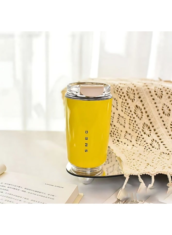 سميج كوب قهوة للسفر من Smeg، كوب معزول للمشروبات مع غطاء مضاد للتسرب، كوب قهوة طويل الأمد مع غطاء، ترمس قهوة للسفر (أصفر) - Image 3