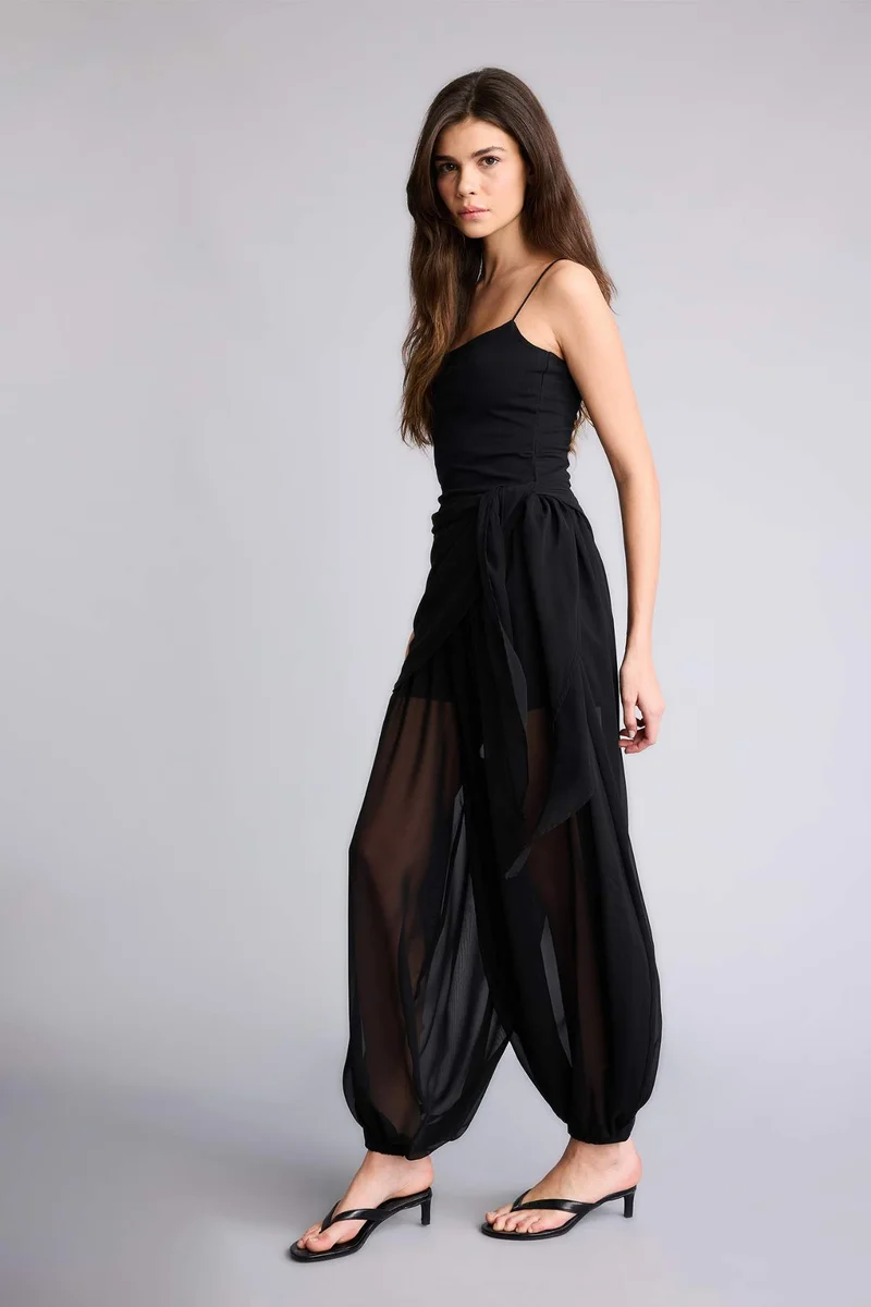 ديفاكتو Balloon Fit Chiffon Trousers
