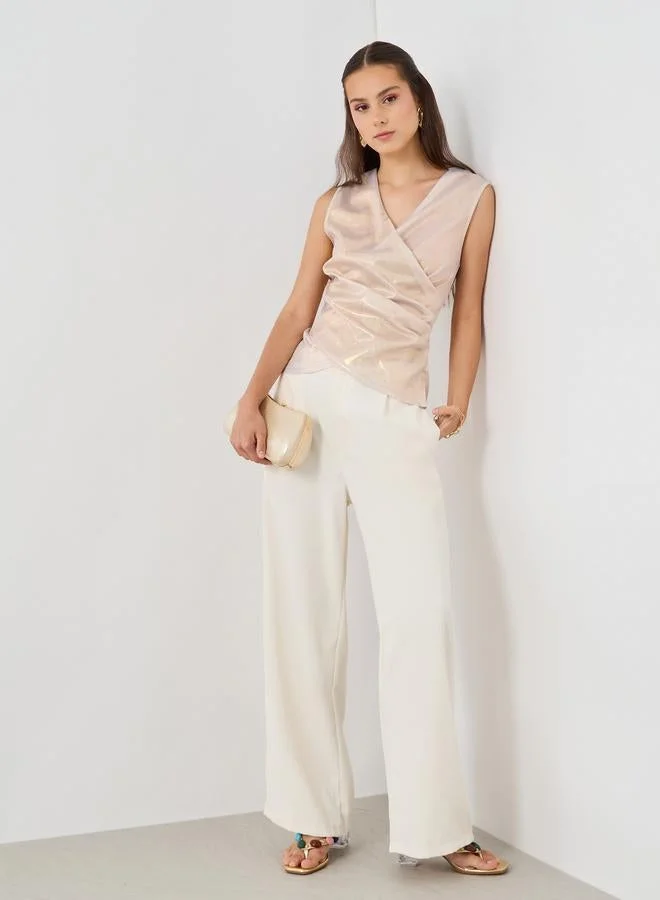 تايك تو توب لف بياقة على شكل  بدون أكمام بتفاصيل مجمعة من تيك تو