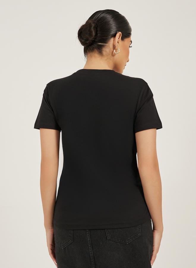 ستايلي تيشيرت بياقة دائرية مطبوع عليه شعار   بقصة عادية - Image 4