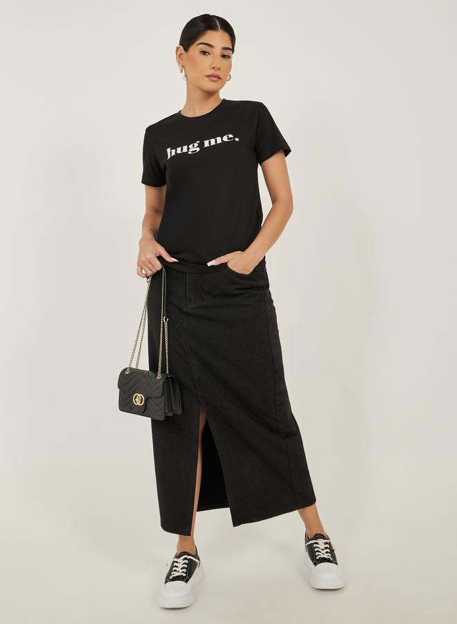 ستايلي تيشيرت بياقة دائرية مطبوع عليه شعار   بقصة عادية - Image 2