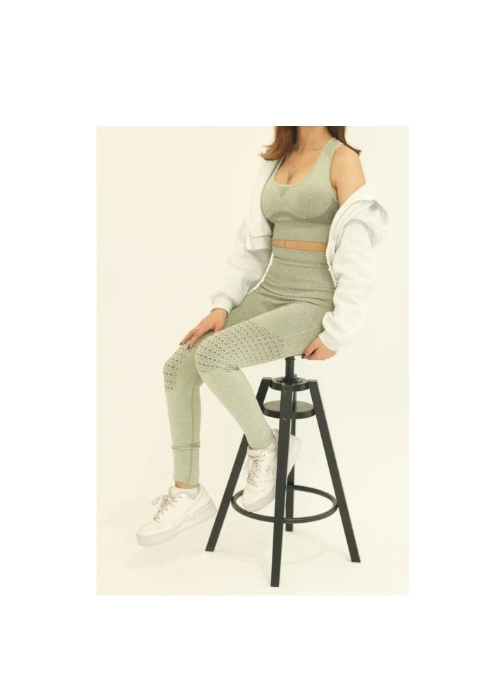Sports leggings of various sizes and colors  - Image 1