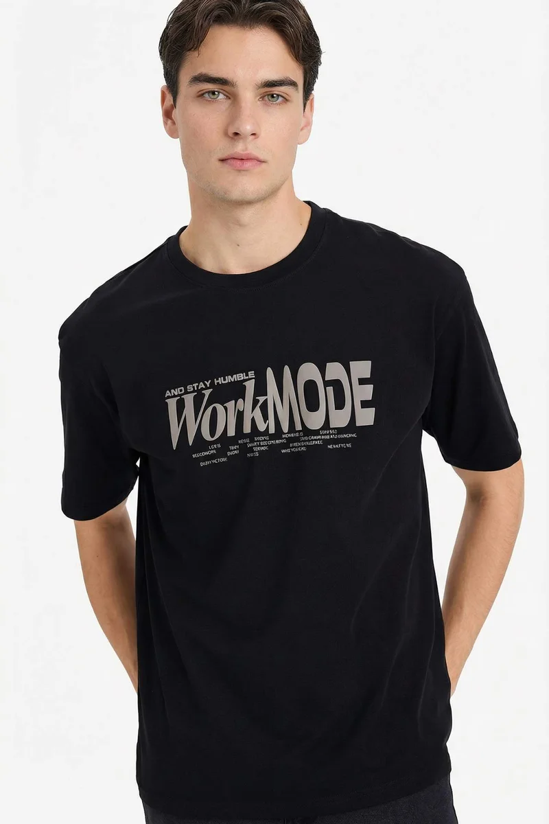 ديفاكتو Boxy Fit Crew Neck Short Sleeve T-Shirt