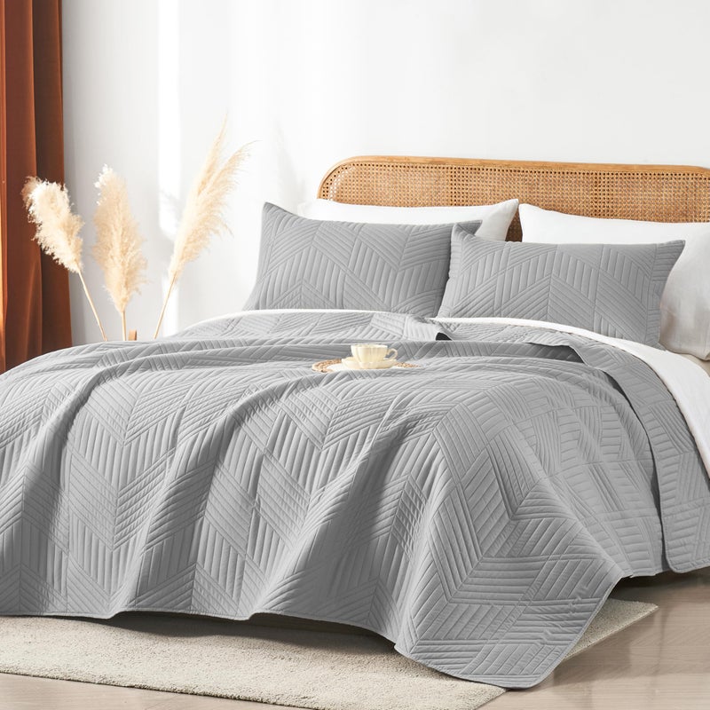 Davulos King Quilt Bedding Set,Light Grey Ultrasonic King/Cal King Quilt Set Reversible Microfiber Bedspread,Lightweight Soft Modern Geometric Coverlet Set for All Seasons(1 Quilt,2 Pillow Shams) - Image 2