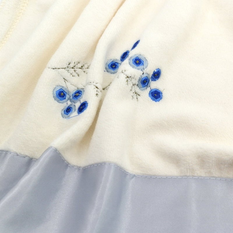 Riverbyland مناشف Riverbyland White and Blue 2 و 1 من منشفة حمامات مطرزة - Image 2