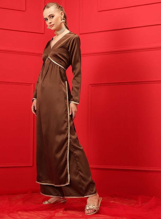 اندو ستريت طقم كورتا ساتان مستقيمة بياقة على شكل حرف  من ستريت - Image 4