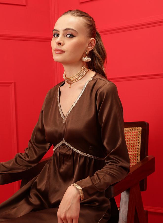 اندو ستريت طقم كورتا ساتان مستقيمة بياقة على شكل حرف  من ستريت - Image 1