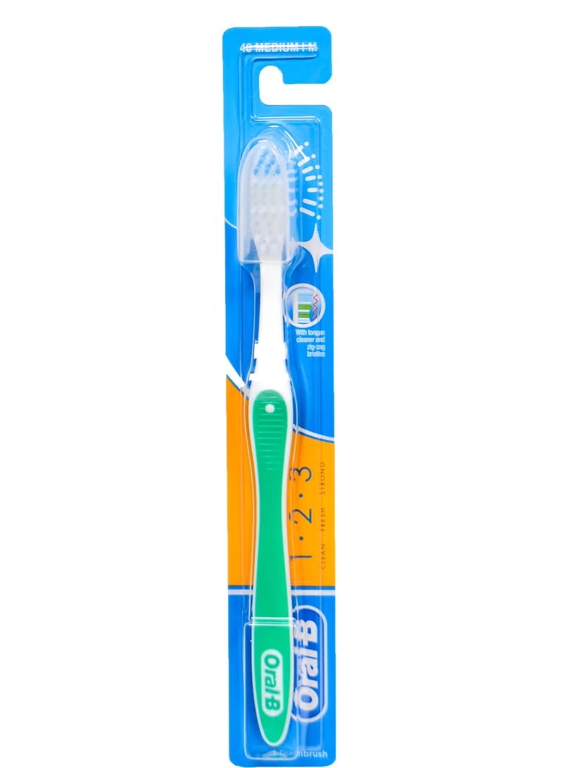 Oral-B 1·2·3 Fresh Manual Toothbrush - Medium Bristles (Size 40) for Plaque Removal - Multicolour - Image 1