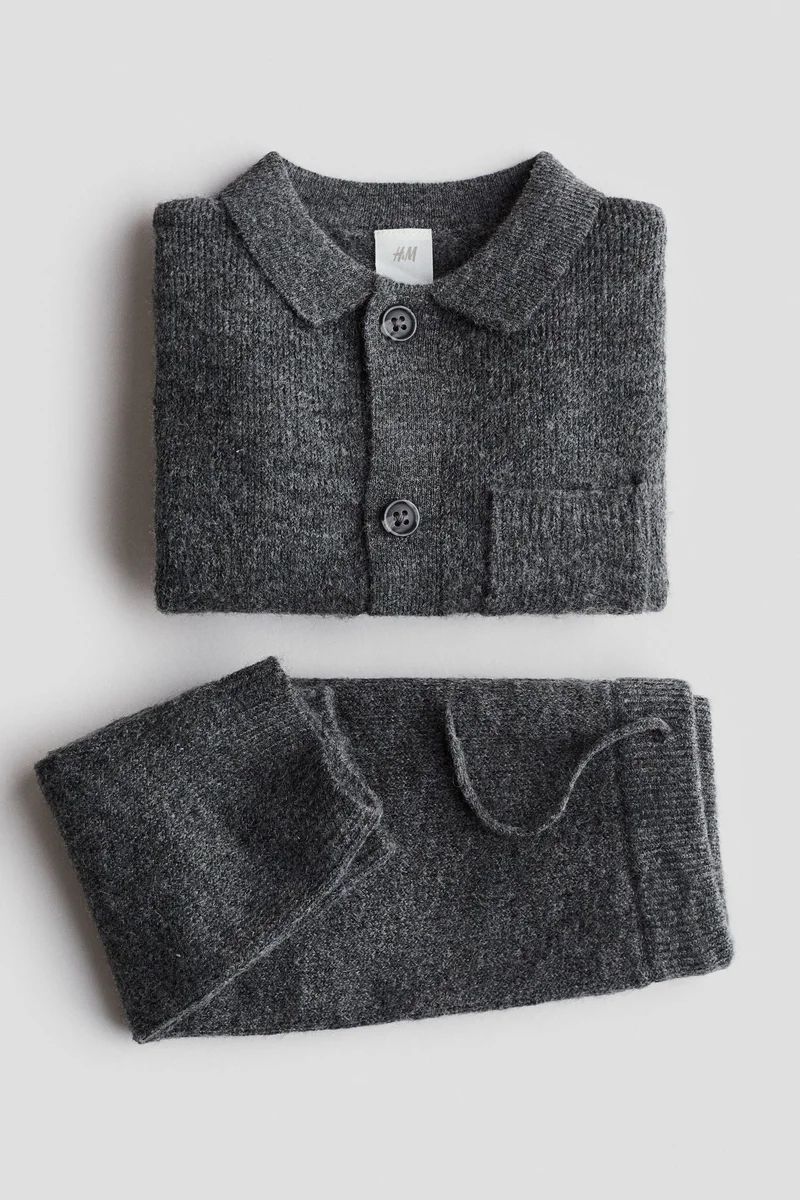 اتش اند ام طقم من كارديغان وبنطلون - قطعتين