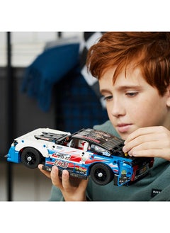 LEGO مجموعة بناء نموذج شيفروليه كامارو زل1 من تكنيك ناسكار® الجيل التالي; مشروع غامر للأطفال من عمر 9 سنوات وما فوق وللراشدين الذين يحبون ألعاب السيارات وقطع الجمع (672 قطعة) 42153  - Image 3