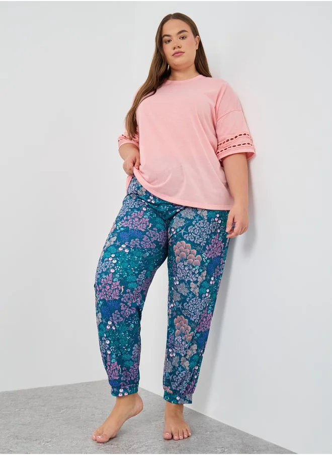 Styli Styli Plus Size Short Sleeve T-Shirt and Pyjama Set
