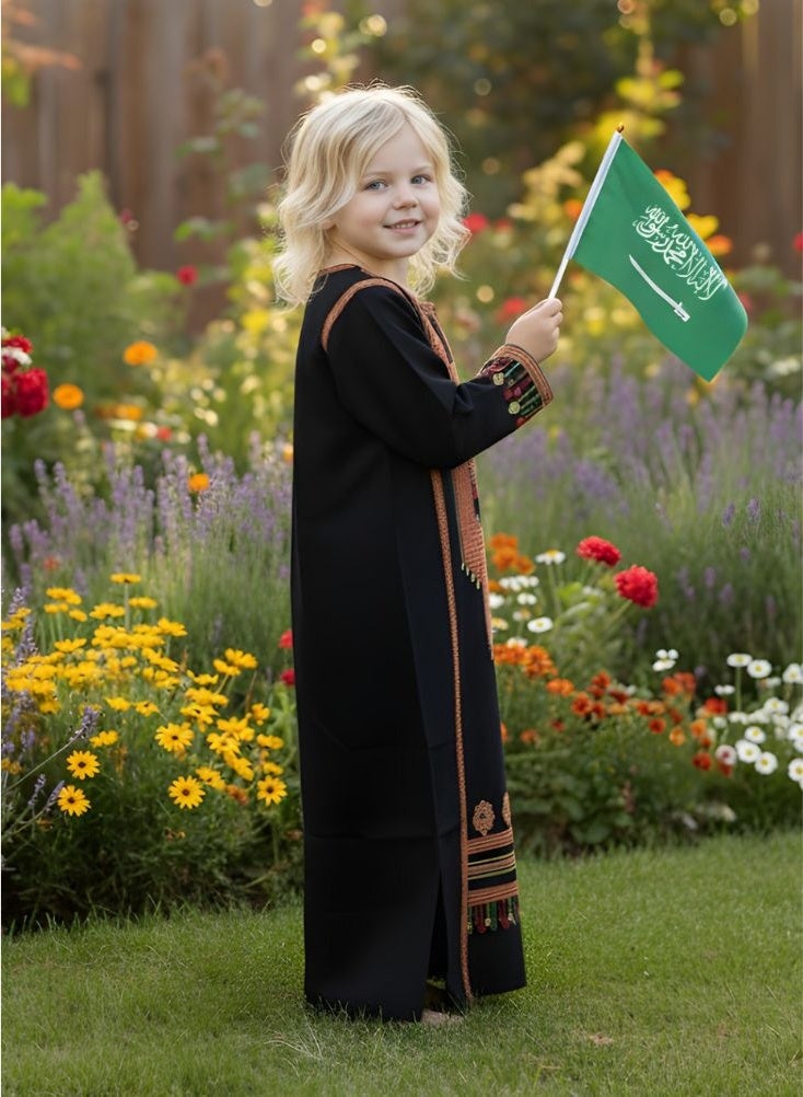 بريميم فستان جلابية ماكسي مطرز من عسيري كيدز - فستان طويل مستوحى من التراث السعودي التقليدي مع تطريز يدوي للاحتفال بيوم تأسيس المملكة العربية السعودية - Image 4