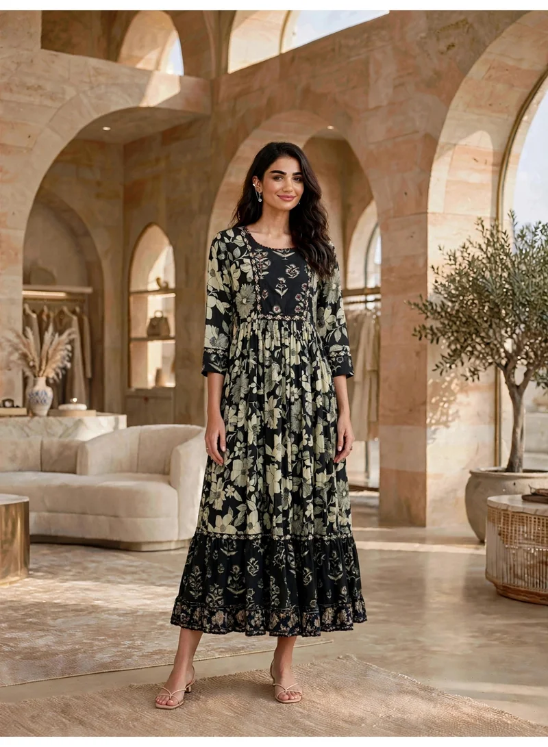 اكسا جلابية ميدي بنقوش الورد وتطريز صدر IK34Black