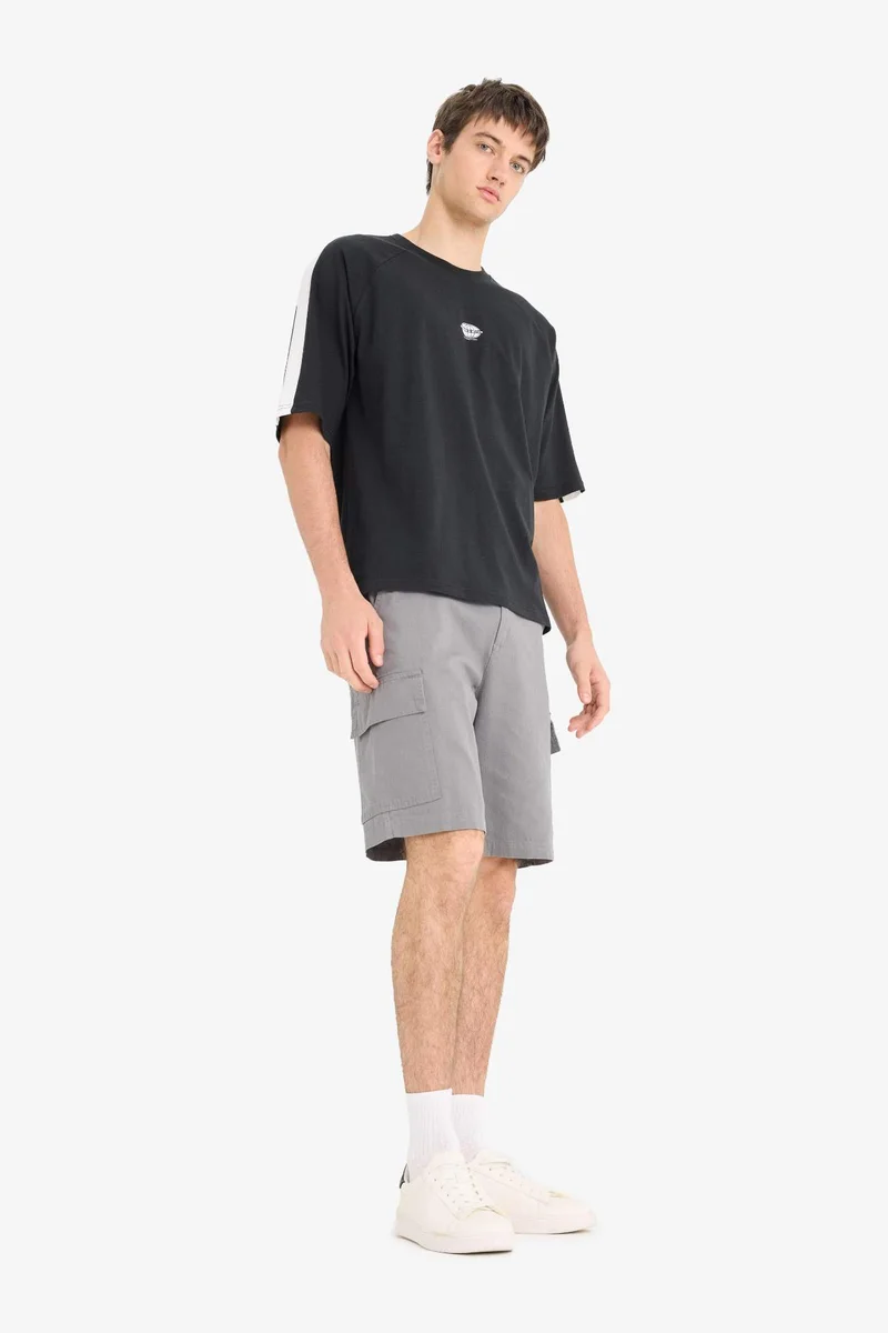 ديفاكتو Regular Fit Cargo Pocketed Cotton Bermuda Shorts
