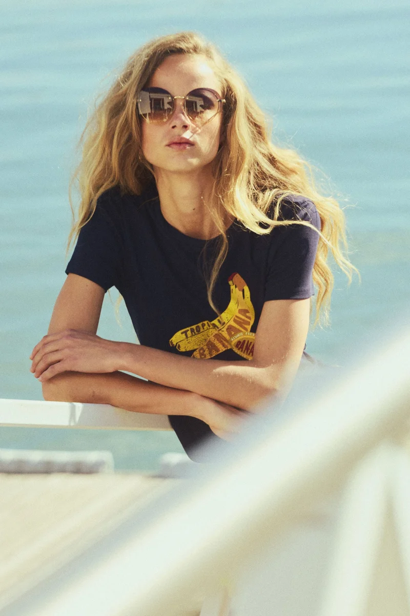 اتش اند ام تي-شيرت من القطن