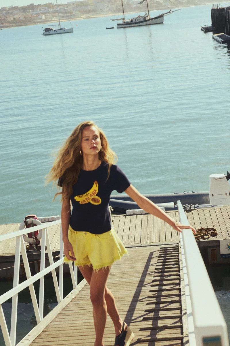 اتش اند ام تي-شيرت من القطن