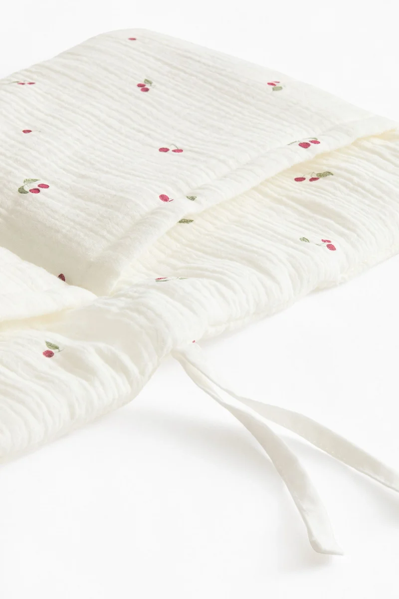 H&M Muslin nursery organiser