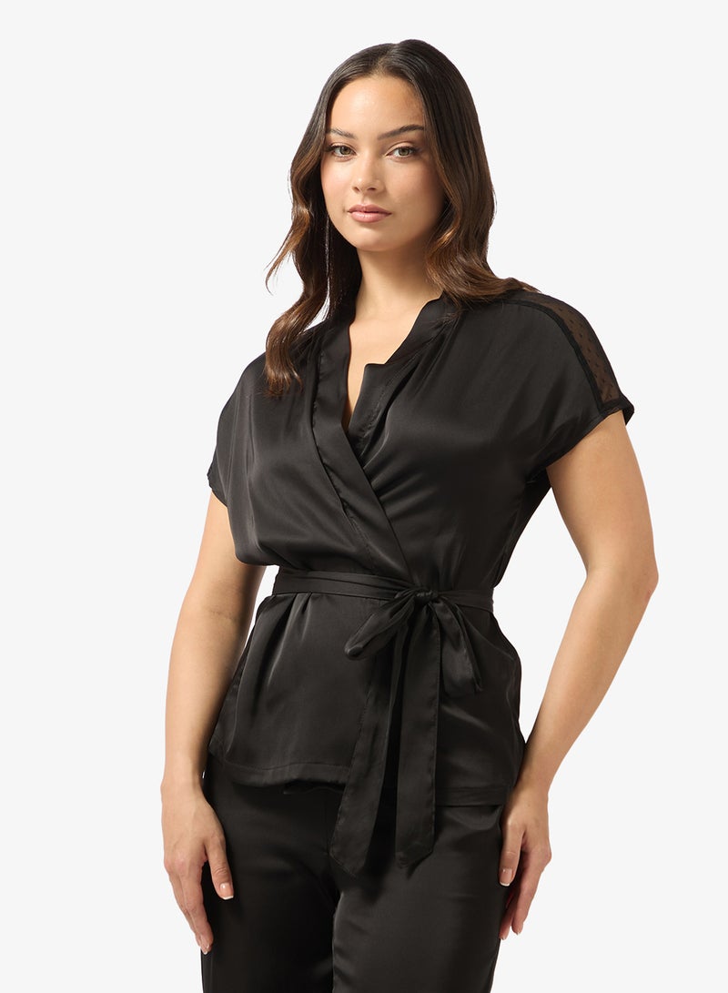 جينجر طقم بيجامة وبلوزة ساتان ملفوفة بحزام وتفاصيل دانتيل - Image 3