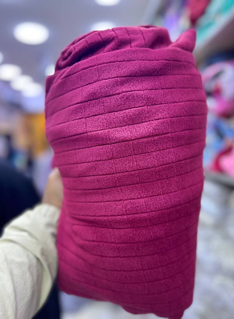 طقم بياضات سرير فخم من القطن الخالص ملمس ناعم ومريح  مقاوم للانكماش وسهل الغسيل تصميم أنيق يضفي لمسة فاخرة لغرف النوم لون نبيتي - Image 3