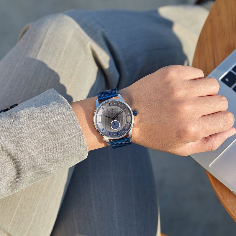 TRNDA TIMEPIECE: STYLISH STAINLESS STEEL MESH MEN'S WATCH - ELEGANT SILVER DIAL 43MM - Image 2