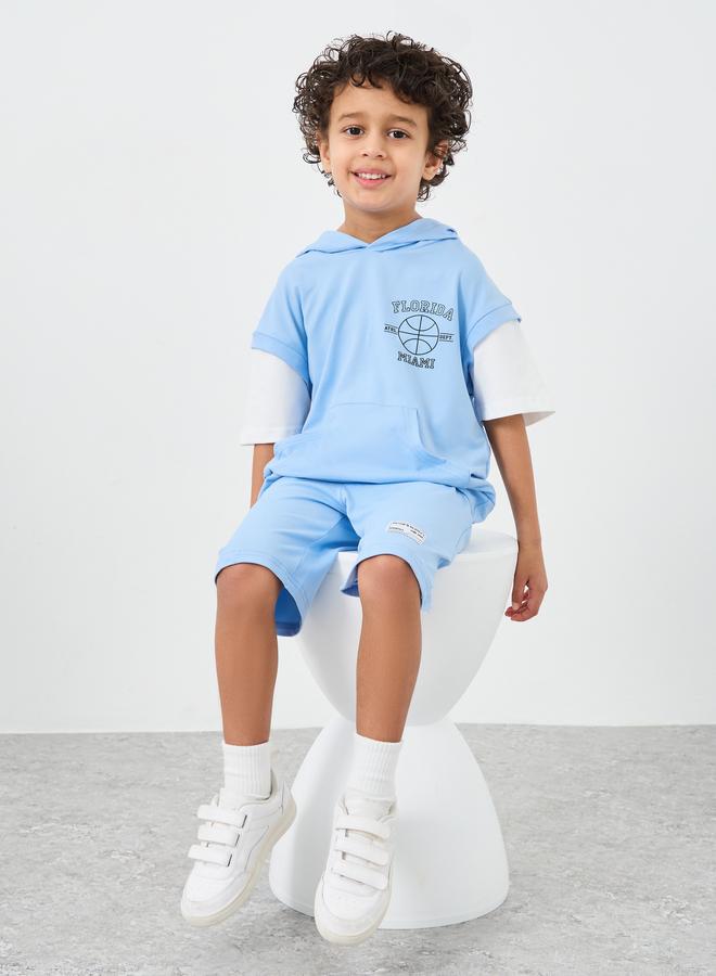 ستايلي طقم تي شيرت وشورت واسع بغطاء رأس - Image 1