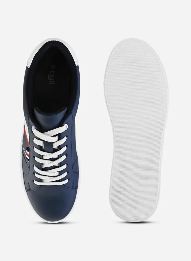 ستايلي حذاء رياضي برباط مسطح من Stripe Flatform