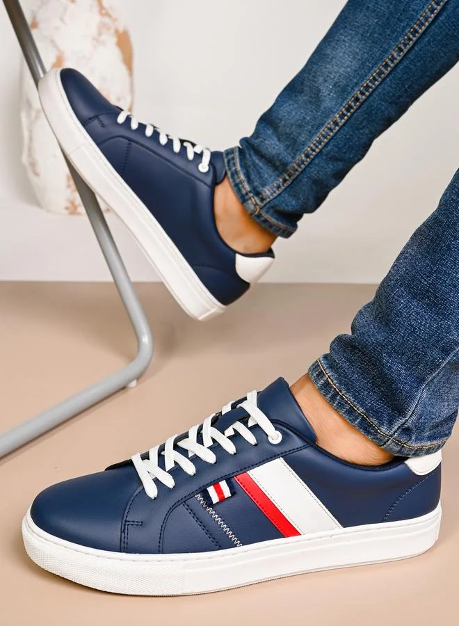 ستايلي حذاء رياضي برباط مسطح من Stripe Flatform