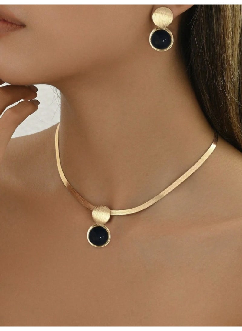 A luxurious Three-Biece Gold Set – Necklace And Heart And Circle-Shaped Earrings. - Image 1