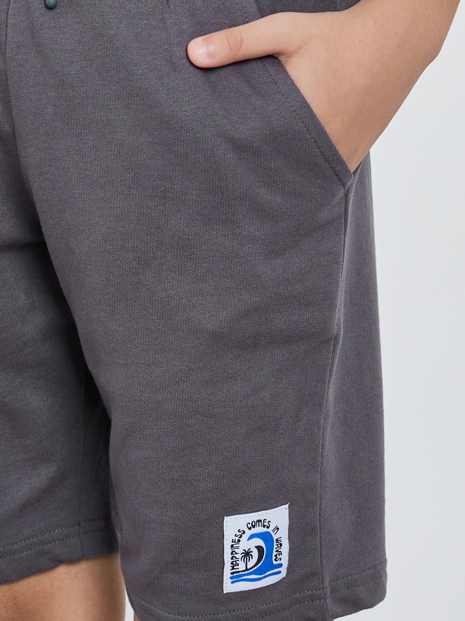 Styli Boys Solid Drawstring Waist Shorts with Badge Detail - Image 3