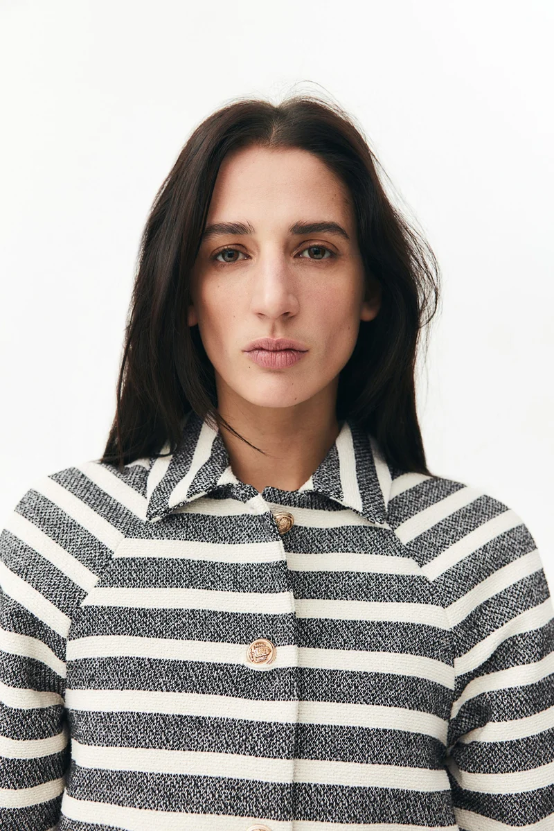 اتش اند ام جاكيت بأكمام قصيرة