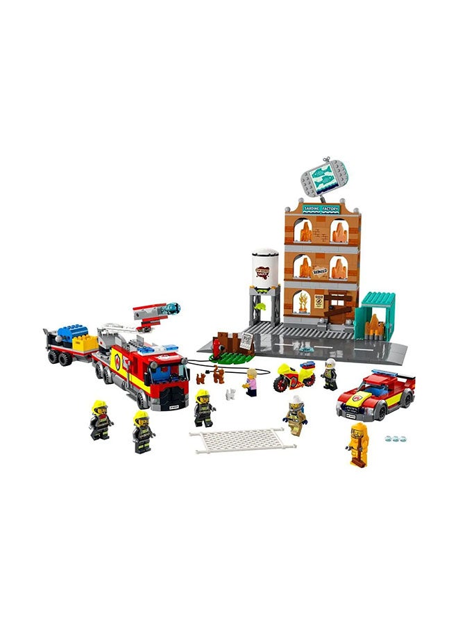 LEGO City Fire Brigade  Building Kit 766 Pieces - Image 4