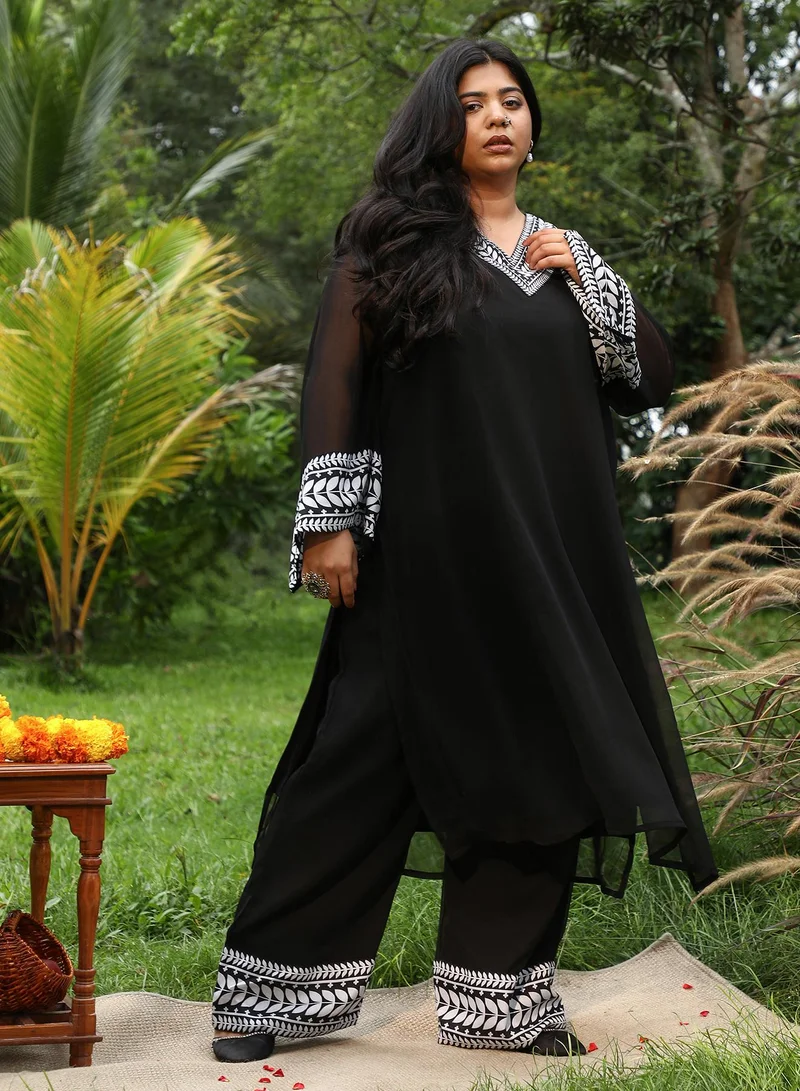 Instafab Plus  Instafab Plus Women's Midnight Black Indie Leaf-Lined Imprint Kurta Set For Ethnic Wear | V-Neck, Long Flared Sleeve | Floral Placement Print Plain Fabric | 2 Piece Kurta Set For Casual & Evening Wear for Women | Best Price UAE