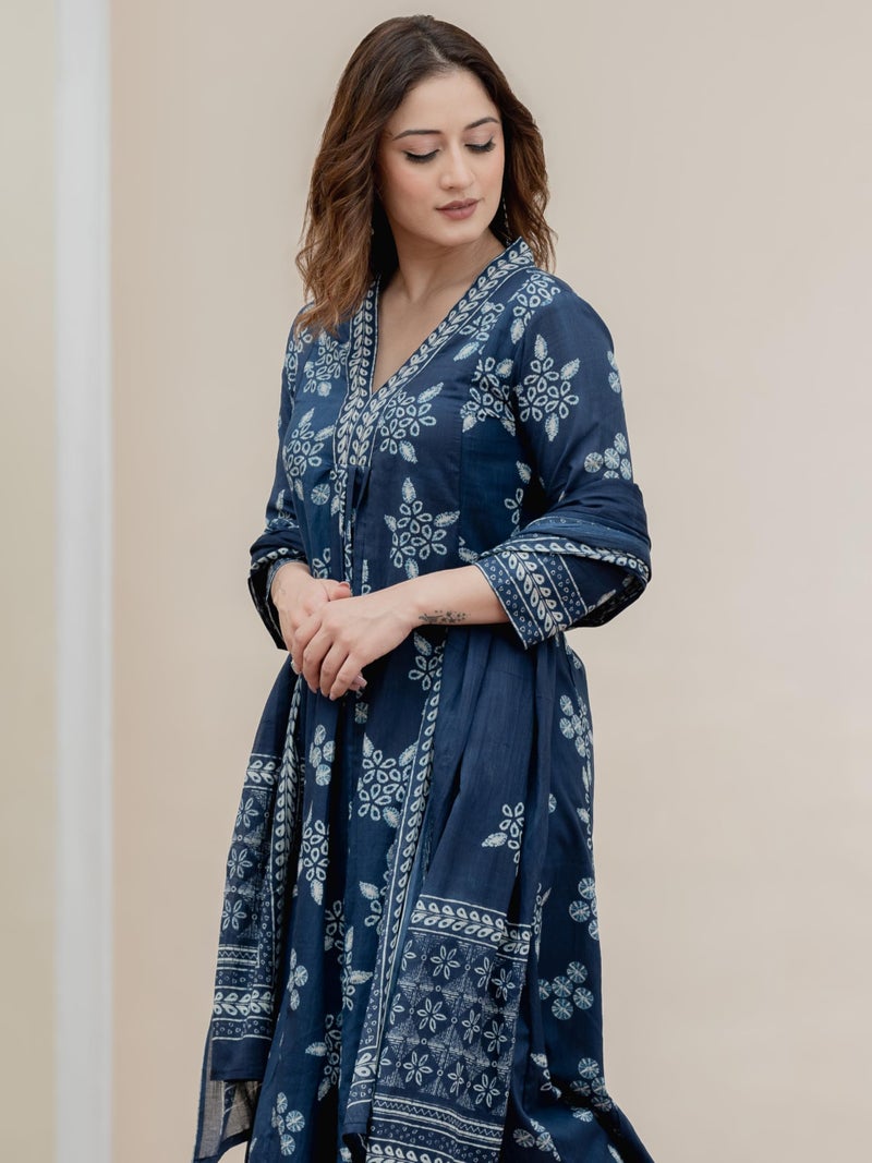 Arayna Women’s Pure Cotton Handblock Ethnic Printed Kurta Set with Pants & Dupatta - Indigo Blue, X-Large - Image 3