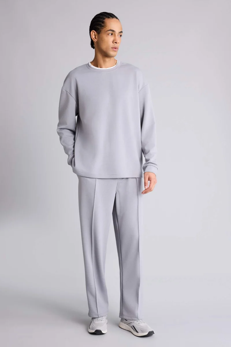 ديفاكتو Boxy Fit Sweatshirt