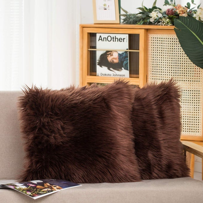 SET OF 2 DECORATIVE FAUX FUR THROW PILLOW COVERS BROWN FLUFFY SOFT FUZZY SQUARE CUSHION COVER PILLOW CASE FOR SOFA COUCH CHAIR BED CAFE 18 X 18 INCHES