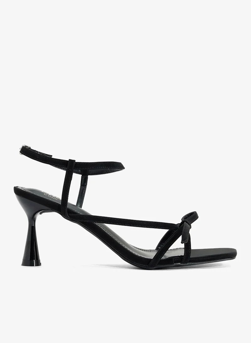 ايلا صندل بكعب مع فيونكة